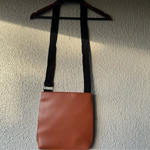 doTERRA Cross Body Adjustable Bag Purse  Blue White Brown Color Block NEW - Picture 2 of 11